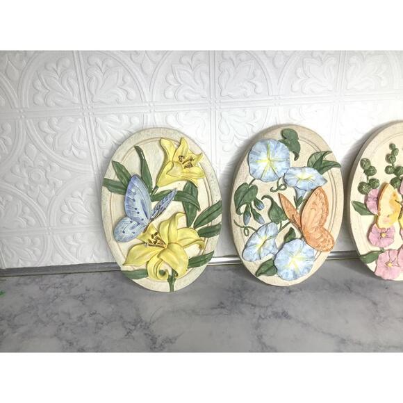 < Vintage Avon Ornate Butterfly Ceramic Plaques > - Picture 2 of 4